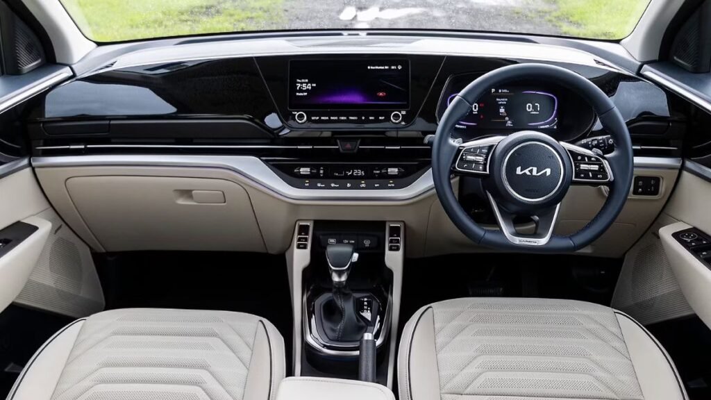 Kia Carens 2026 Brings Diesel Efficiency, Shandar Petrol Performance and Practical 6-Seater Layout for Indians